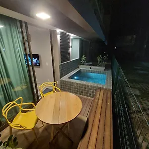 https://sunnyhall-piscina-privativa.portodegalinhashotels.com